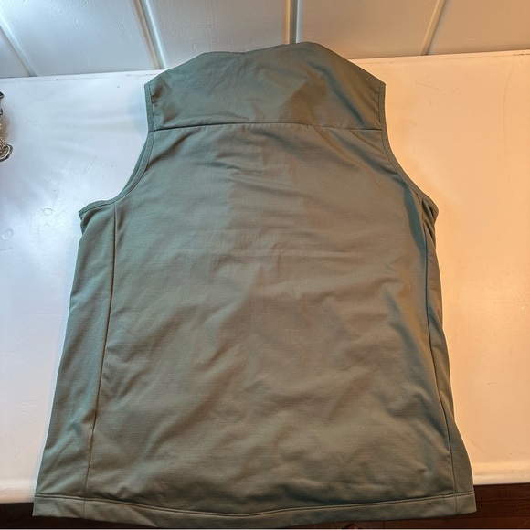 ASICS Men's Green Woven Light Fill Vest (Size: Medium) GR036 - Picture 7 of 7